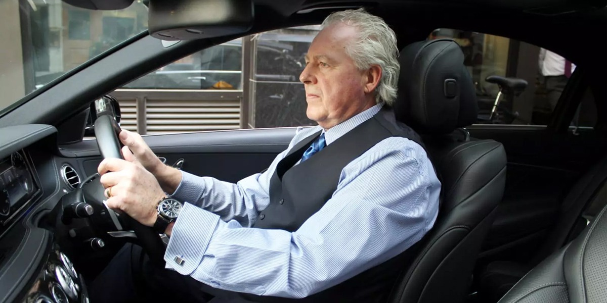 Read more about the article The Top Attributes of a Professional Chauffeur for Your Journey